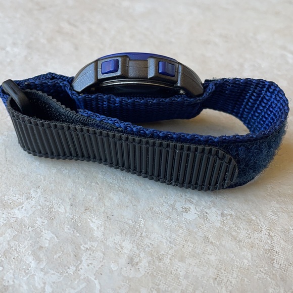 Armitron sports men battery water resistant 165ft chronograph alarm - Picture 4 of 6